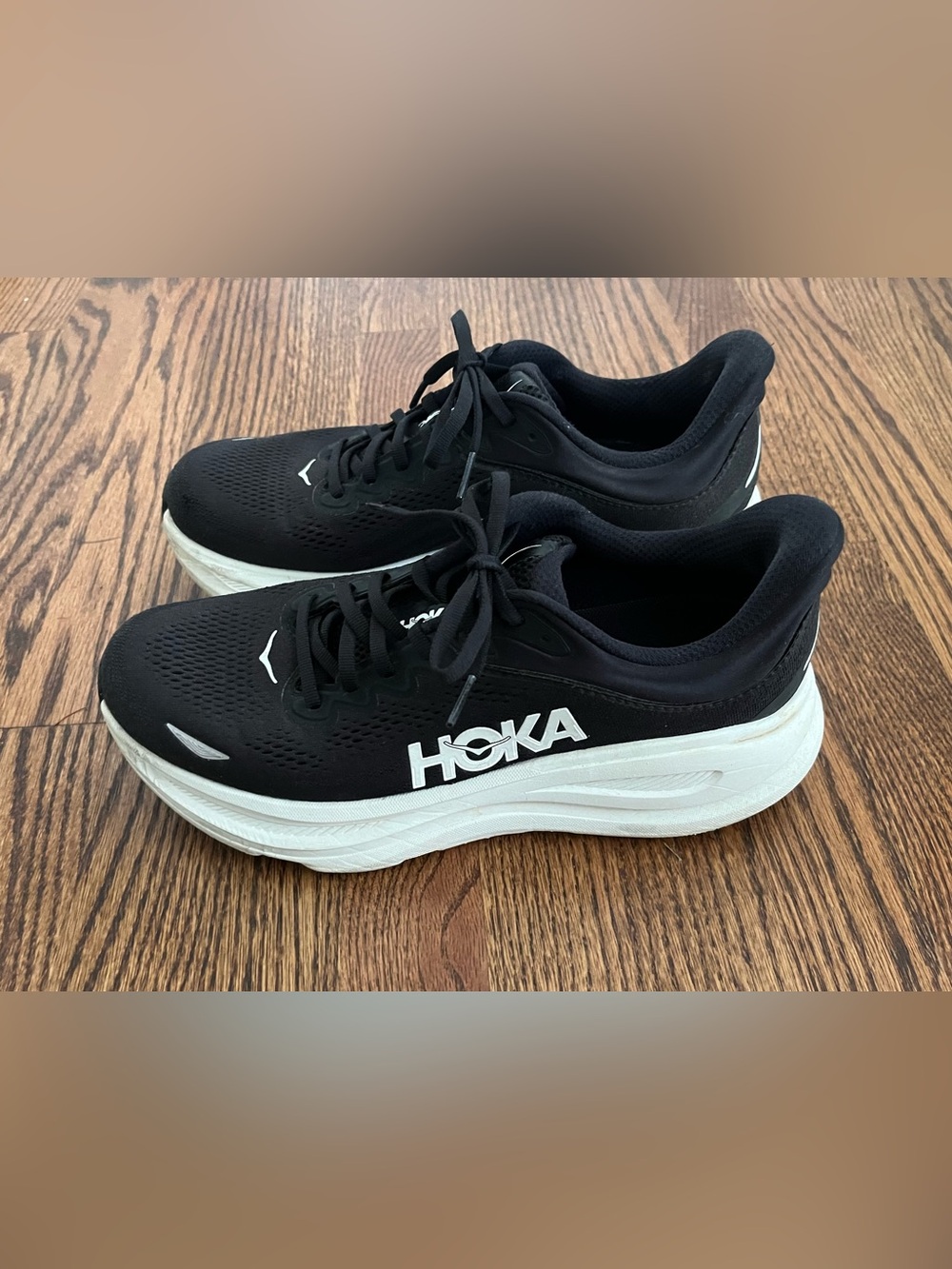 Hoka Women's Bondi 9 Black and White Running Shoe size 10.5 B - Picture 3 of 9